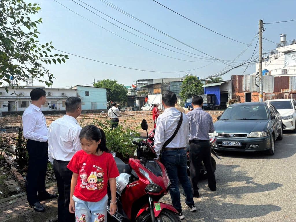 Bán đất khu phân lô chợ gấu nhà thờ tân đông Hóc Môn 5x20m