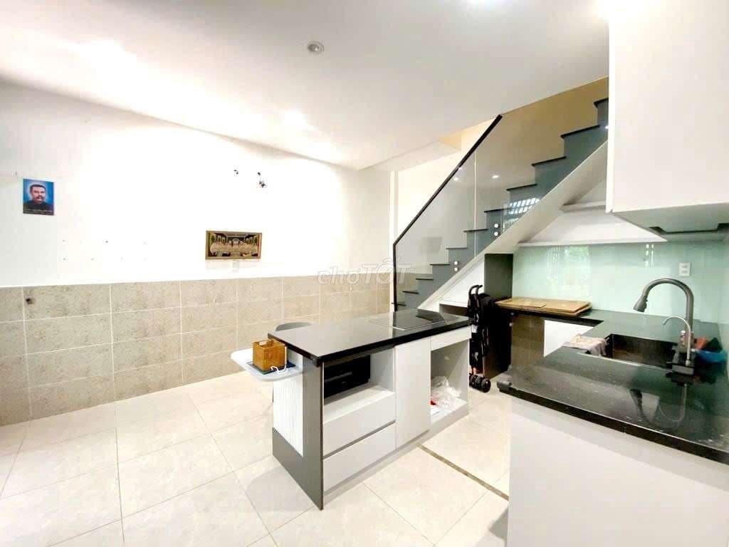 NHÀ ĐẸP FULL NỘI THẤT HẺM XE TẢI CMT8, KẾ CÔNG VIÊN LÊ THỊ RIÊNG - Ảnh 2