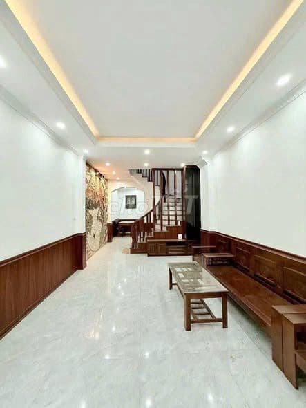 Bán nhà khu vực Đền Lừ 42m2 5 tầng ô tô đỗ gần