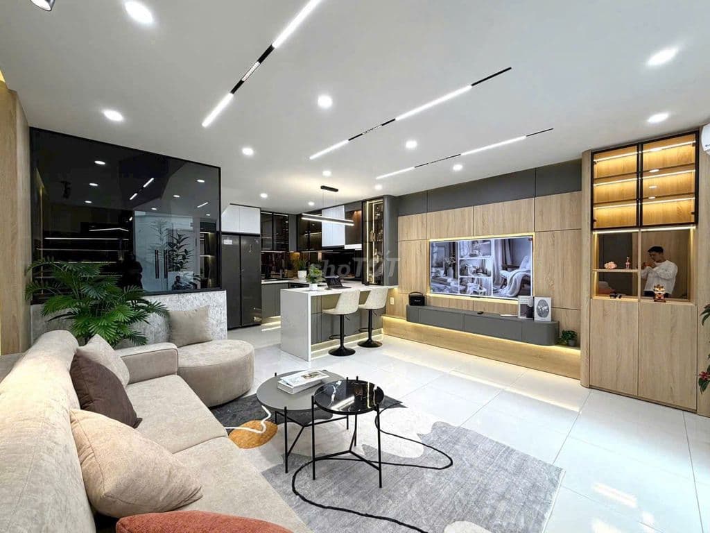 Tòa nhà MT Lạc Long Quân Tân Bình ( Kết cấu 5 lầu , Thang Máy )