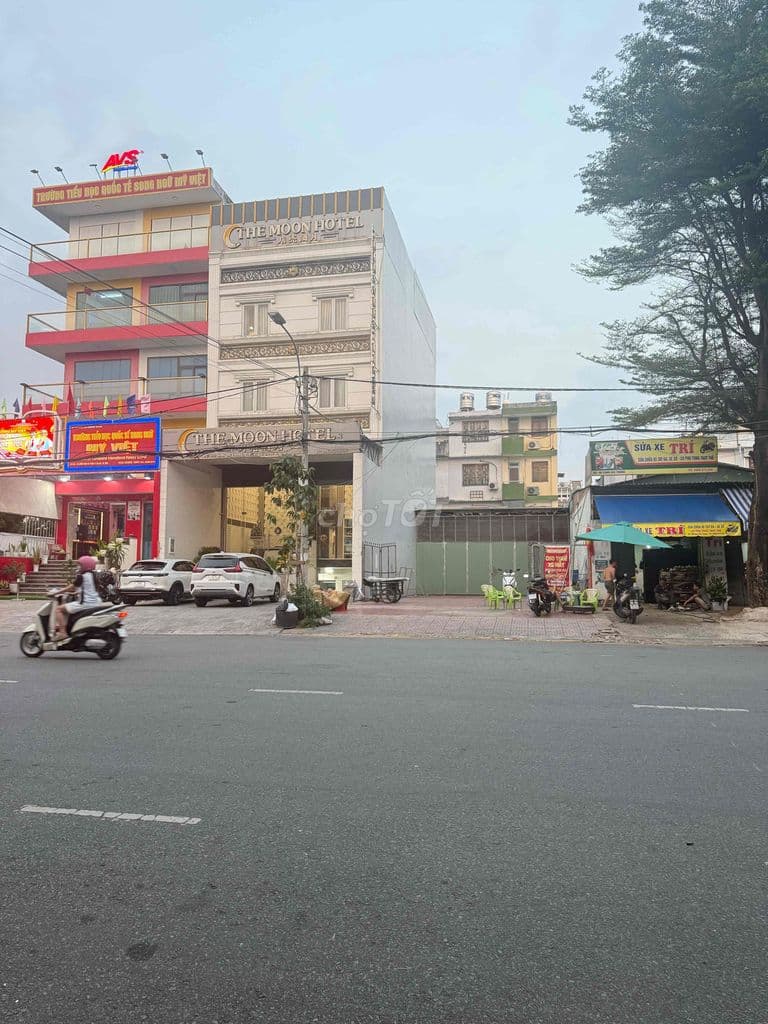 Bán căn nhà giá tốt mặt tiền kinh doanh đường vành đai trong