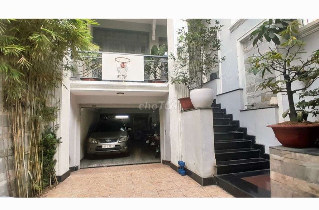 Sát sân bay – biệt thự 7PN, hầm để 2 xe hơi – giá tốt bất ngờ - Ảnh 3