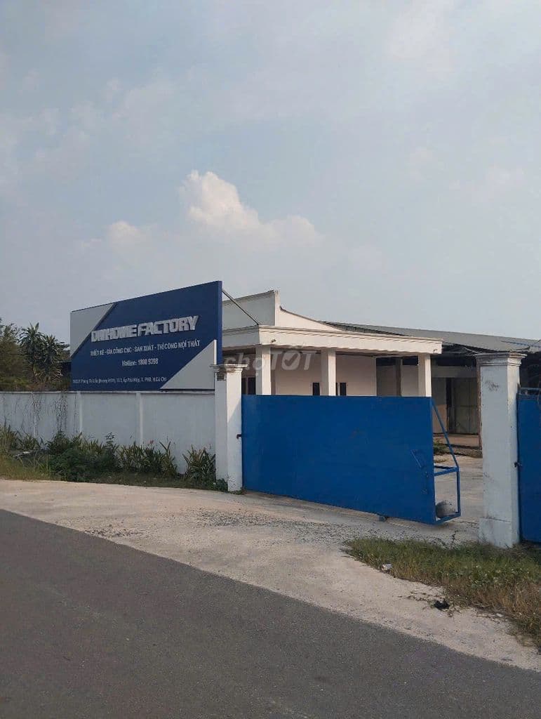 Xưởng, Diện tích đất: 1.650,7m2( ngang 25.57m x 60.88m) mặt tiền đường