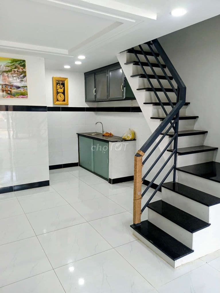 Nhà 1 lầu 2 phòng ngủ, hẻm xe hơi - Ảnh 2