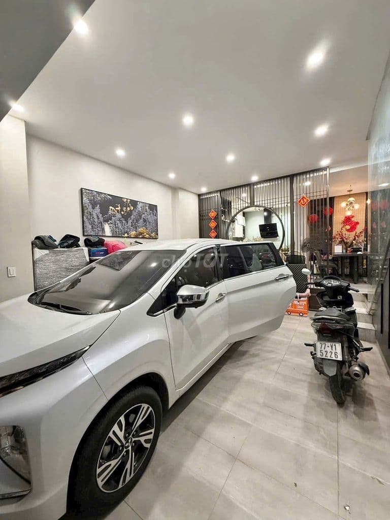 NHÀ ĐẸP 3 TẦNG HẺM XE TẢI THÔNG SÁT PHẠM VĂN ĐỒNG CÓ GARA OTO - Ảnh 3