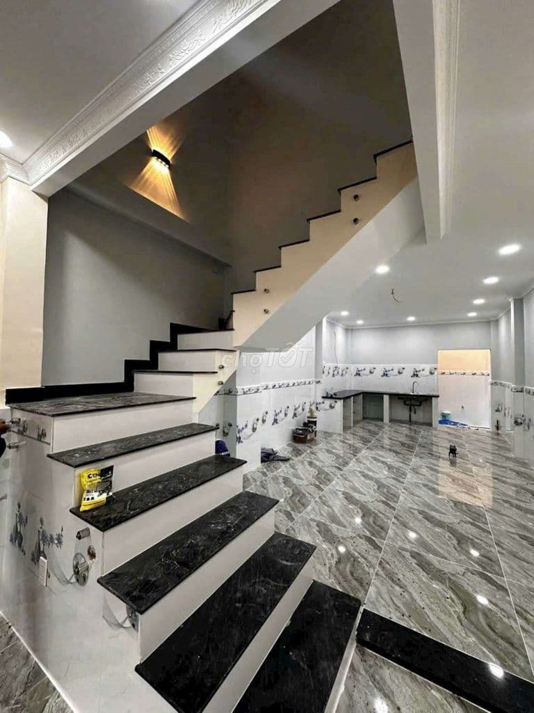 Chính chủ cần bán nhà hẻm xe hơi Lê Trọng Tấn