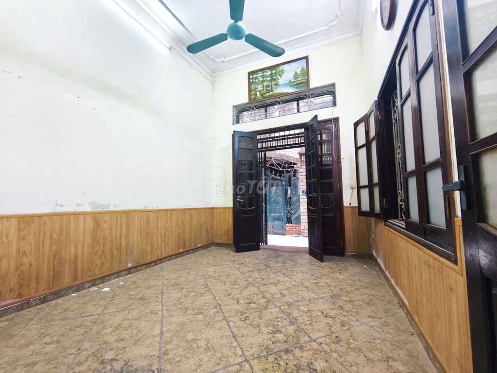 Bán nhà Hoàng Văn Thái 32m2 5 tầng Lô Góc 8.95 tỷ.