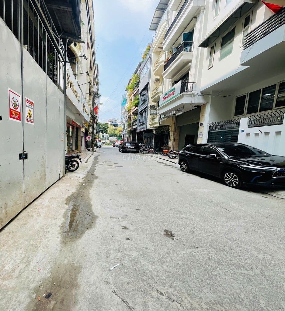 Nhà ngõ 80 đường Trung Kính, Dt 75m2 x 4 tầng , măt tiền 5m, đường 8m