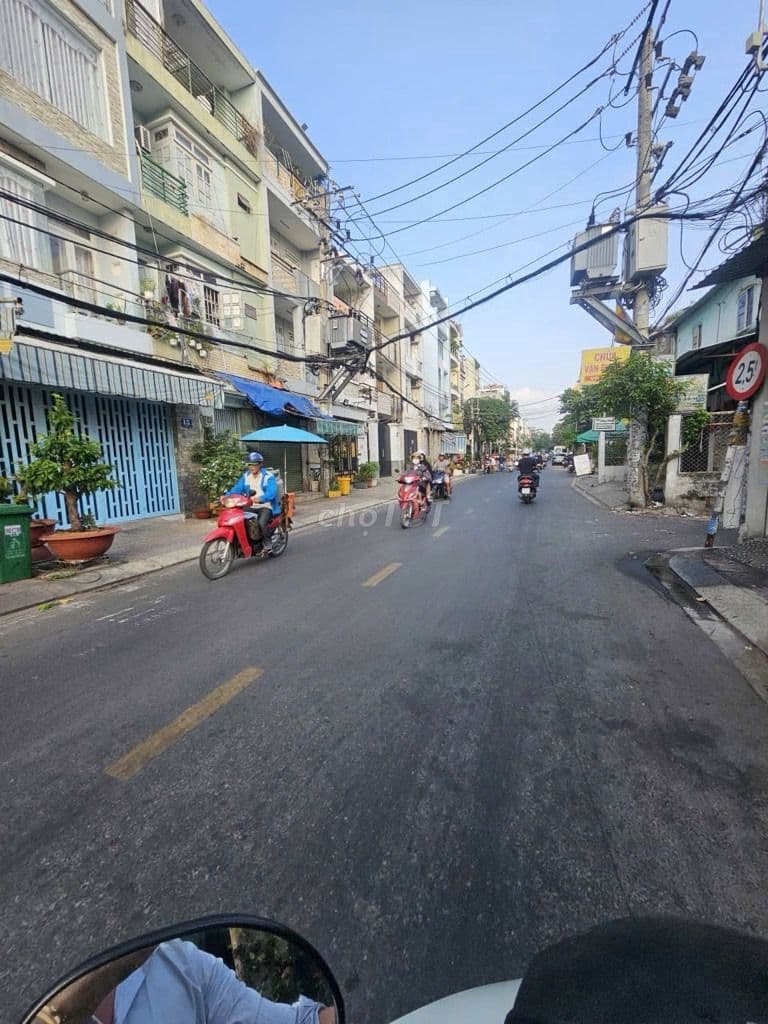 TÊN LỬA - TỈNH LỘ 10 - 50tr/m2 - ngang 12m - khu vực đông dân