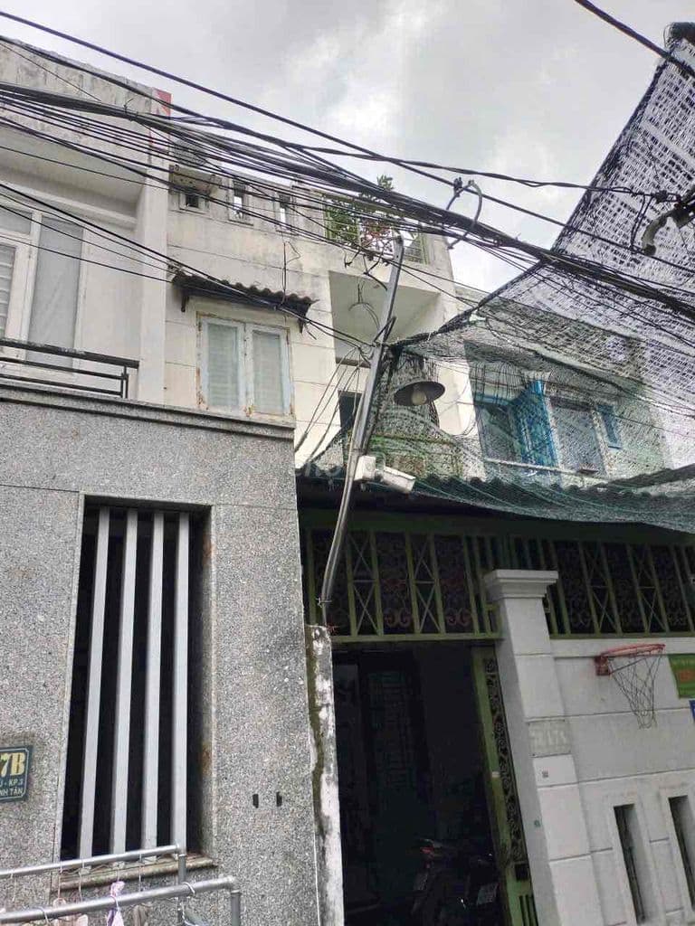 nhà bán trệt 1 lầu 1 ST. hẻm Nguyễn Thị Tú gần Ngã Tư Gò Mây. Bình Tân