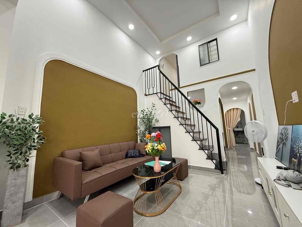 Bán nhà đẹp, vài bước ra ôtô, 40m2, 3PN, Gần chợ Hạnh Thông Tây P11