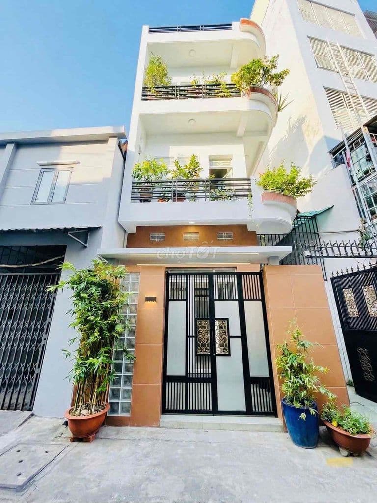 Hẻm xe hơi tránh nhau CMT8, 5.9x11m, 4 lầu Tiện ở hộ gđình Giá 8.1