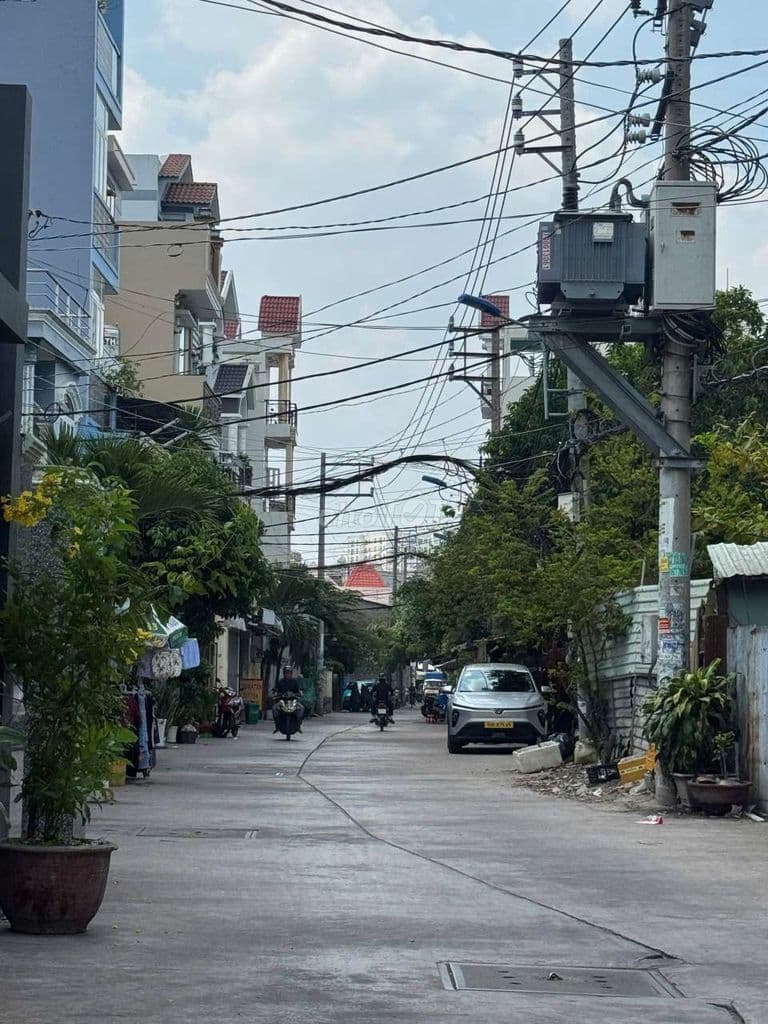 NHÀ 3 TẦNG HẺM 479 HƯƠNG LỘ 2 NGANG 5 M +12M MÀ GIÁ CHỈ 5990TRTL - Ảnh 2