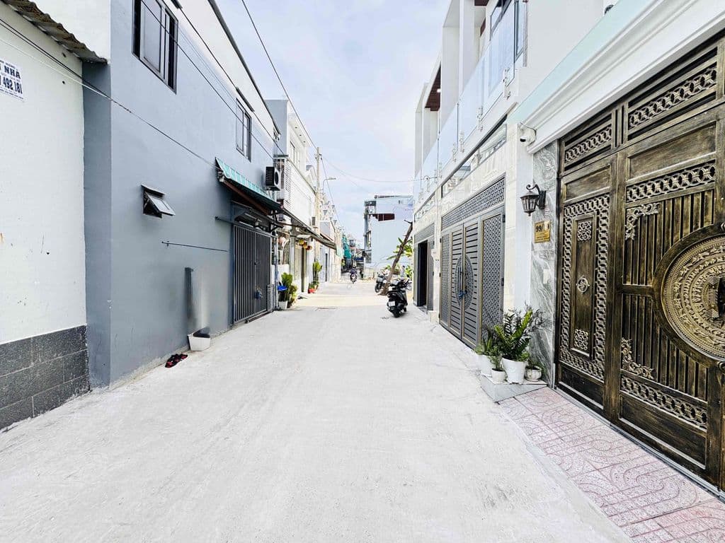 BÁN NHÀ MỚI XÂY ĐỐI DIỆN GIGAMALL HẺM Ô TÔ- SHR - Ảnh 2