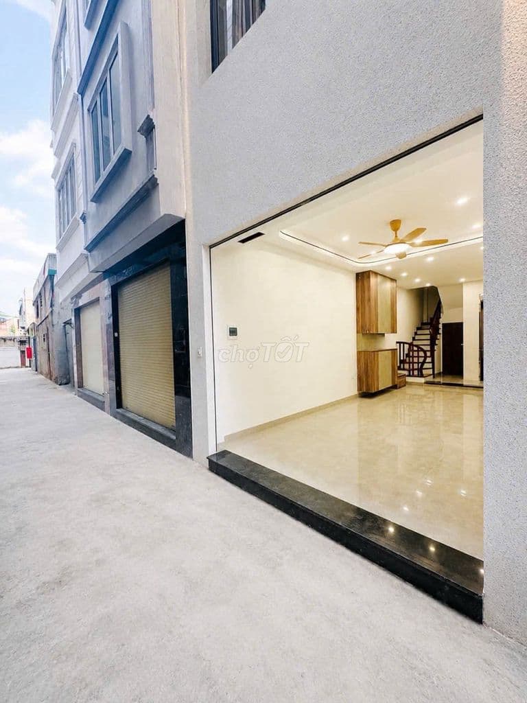 bán nhà 7 tầng Ngọc Thuỵ giá chỉ 9.X tỷ