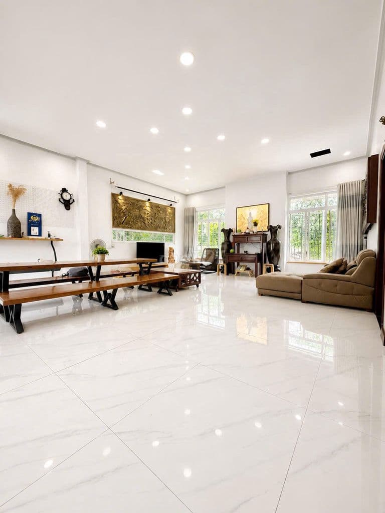 CHỦ ĐI ĐỊNH CƯ, BÁN GẤP BT SÂN VƯỜN 556M2 FULL THỔ, MT NHỊ BÌNH 7. - Ảnh 2