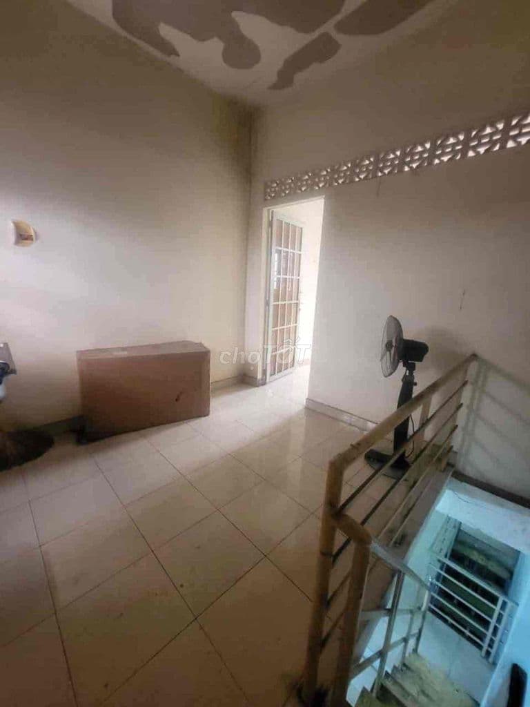 NHANH MỚI CÒN,NGAY CHỢ,VÒNG XOAY ĐẦM SEN,MT LẠC LONG QUÂN. - Ảnh 2