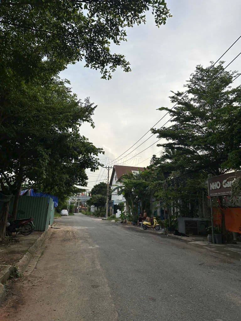 Đất vòng xoay liên phường phú hữu