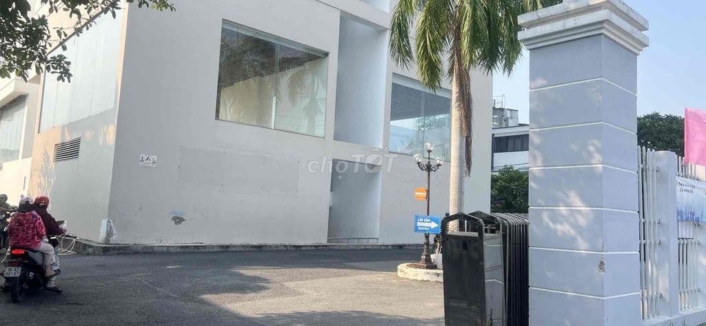 cần bán căn hộ Anh Tuấn ( còn thương lượng )