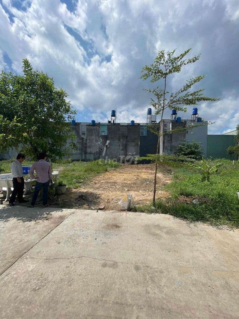 Cần tiền bán gấp mảnh đất 4x14 giá 395tr gần chợ Xuân Thới Thượng
