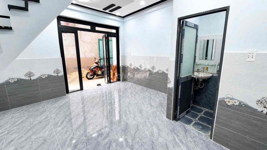 Nhà Tân Thới Hiệp21, DT: 5,5x5m, Trệt lầu nhà kiên cố, Hẻm ô tô,có sân