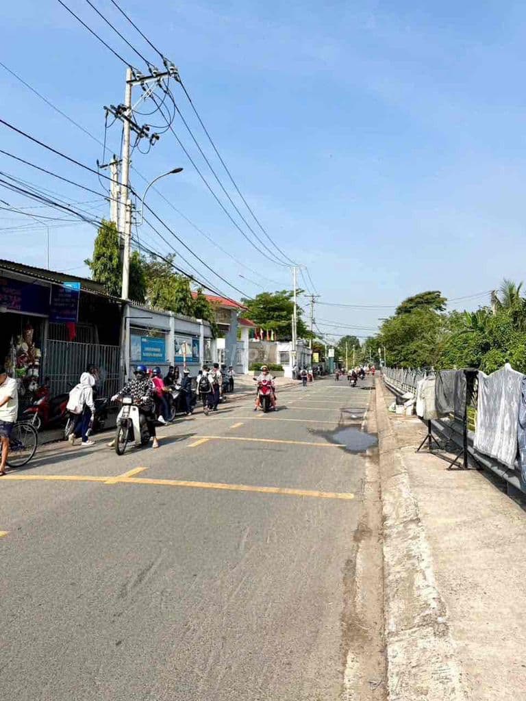 Đất mặt tiền trung tâm tt hóc môn,Thổ cư 100% xây dựng tự do