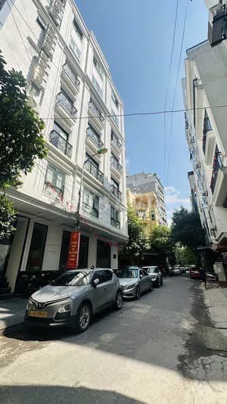 Bán toà nhà văn phòng lô góc Cầu Giấy, dòng tiền 250tr/tháng - Ảnh 2