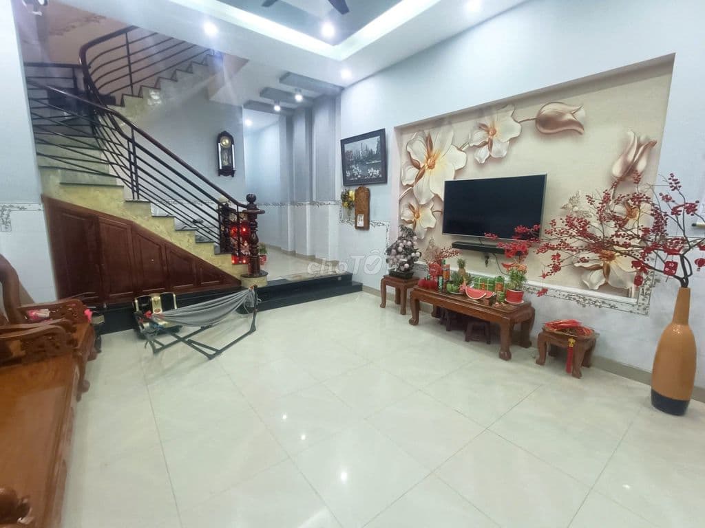 bán nhà 1 trệt 2 lầu mái Thái 149m full nội thất đường Làng Tăng Phú