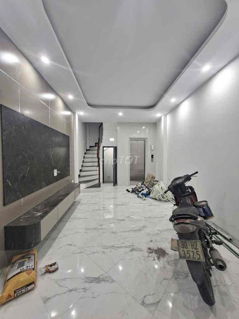 Siêu Rẻ! Vũ Ngọc Phan, thang máy, 25m ra ô tô đỗ, 40m, 6T, 7,8tỷ