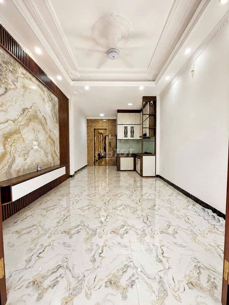 Bán nhà Lĩnh Nam,Gần Phố,Nhà Đẹp,Thang Máy,DT 32m2*6 tầng,Nhỉnh 8 Tỷ.