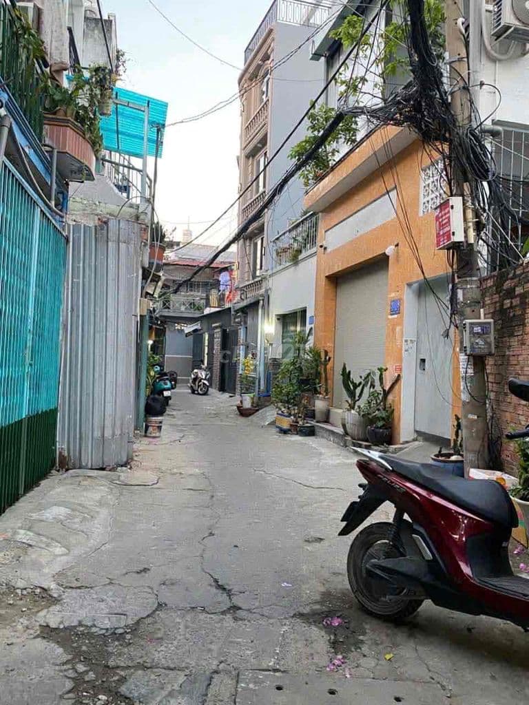 BÁN NHÀ CẤP 4 - 1 SẸT QUANG TRUNG - GẦN NGÃ TƯ THỐNG NHẤT - Ảnh 2