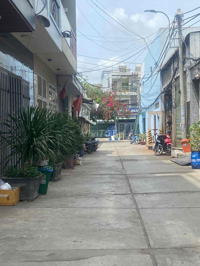 Miếu Gò Xoài - Bình Tân : nhà 3 tầng, DT (4.9x16), nở hậu, giá 6.x tỷ
