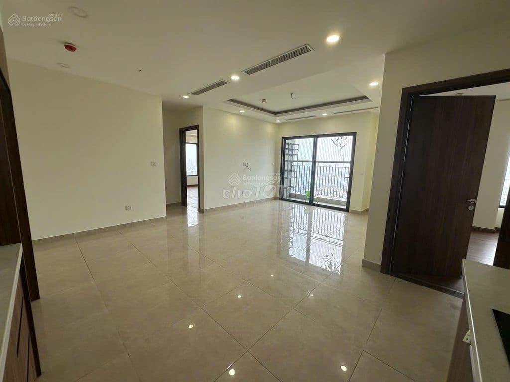 Bán căn tầng trung vip Golden Park 3N rất mát, ban công đông nam
