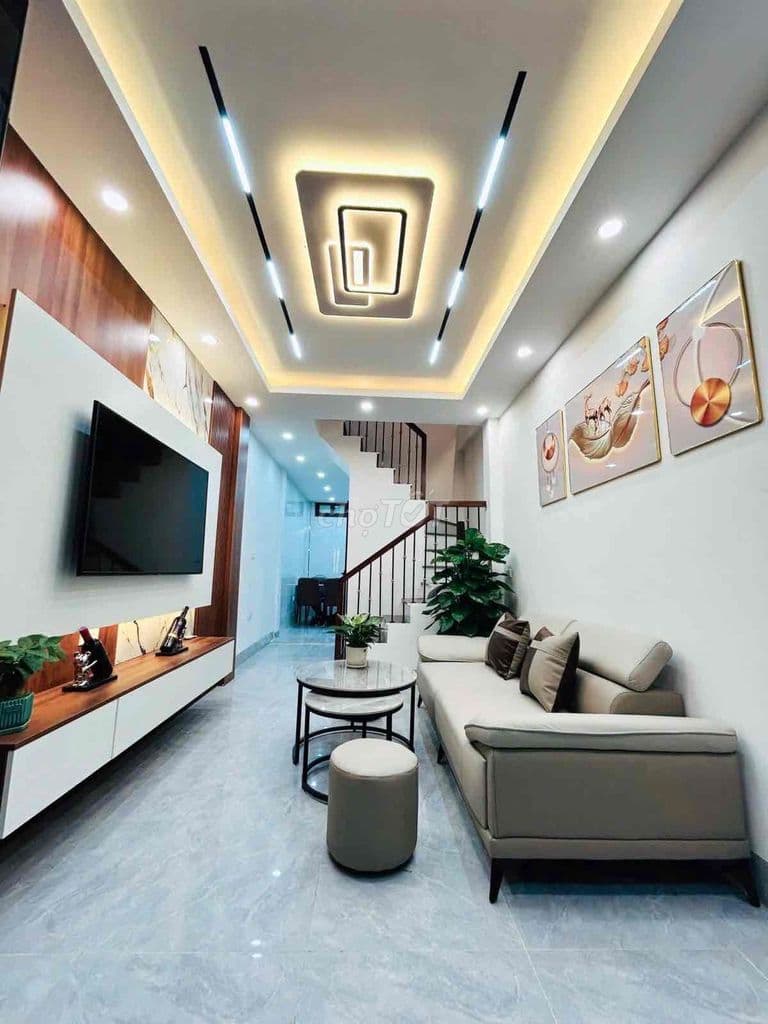 Nhà 5 Tầng - Ngõ Văn Minh - Ô Tô Lùi Cửa - Cực Hợp Cho Gia Đình