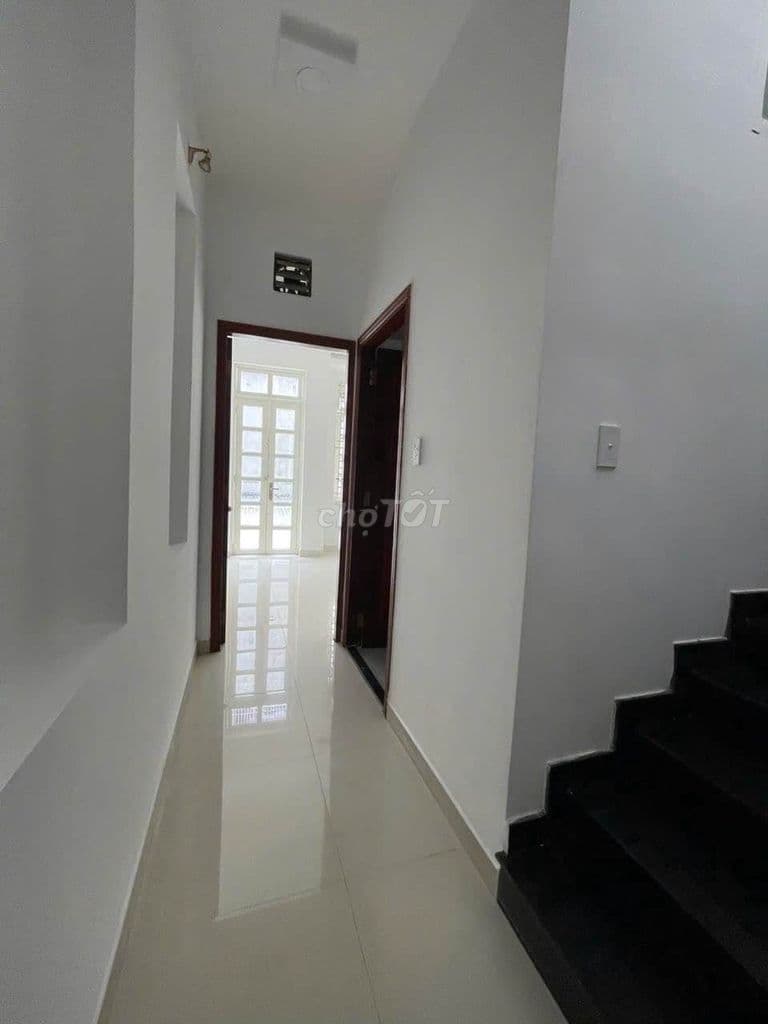 TÂN BÌNH – NHÀ – GẦN T3 – XE HƠI ĐẬU CỬA NGÀY ĐÊM - Ảnh 2