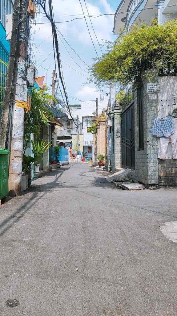 Nhà hai mặt hẻm trước sau rất đẹp, thông thoáng, khu dân trí yên tĩn