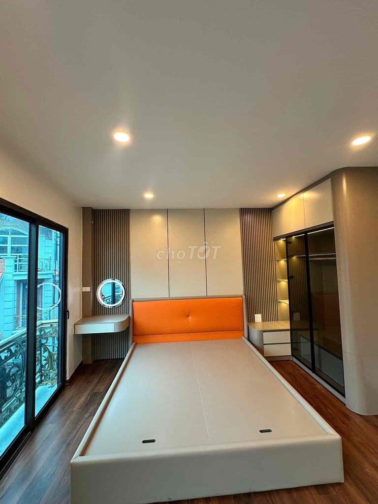 Ô tô đỗ cổng phố Giải phóng nhà đẹp dân xây 2 thoáng thông báo quy hoạ - Ảnh 2