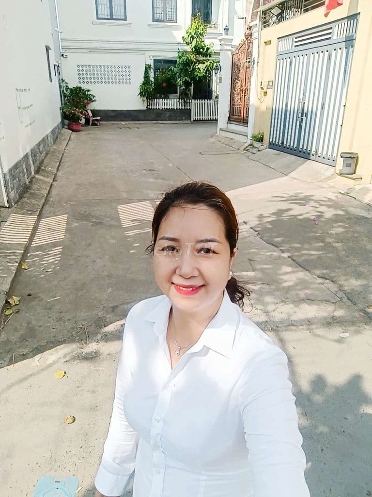 LÔ GÓC 2 MẶT TIỀN_ SÁT CẠNH LÊ VĂN THỊNH