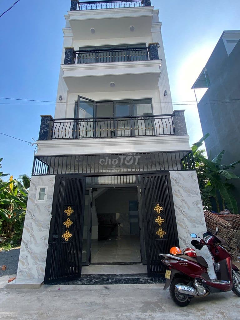 Bán nhà mới tinh, xe hơi đậu trong nhà, Thiết kế đẹp 2 sân thượng