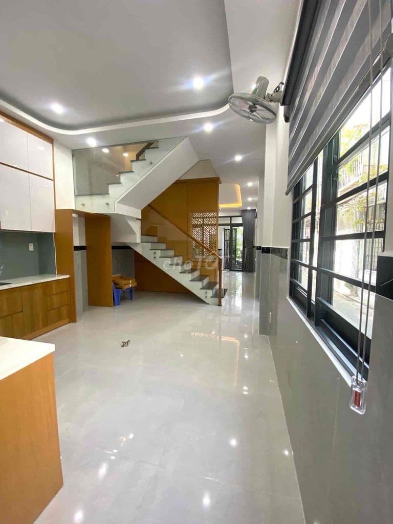 GẦN SÂN BAY NHÀ GA T3 , DT 4*15 , 2 TẦNG , XE HƠI ĐẬU NHÀ , NHỈNH 4 TY - Ảnh 2