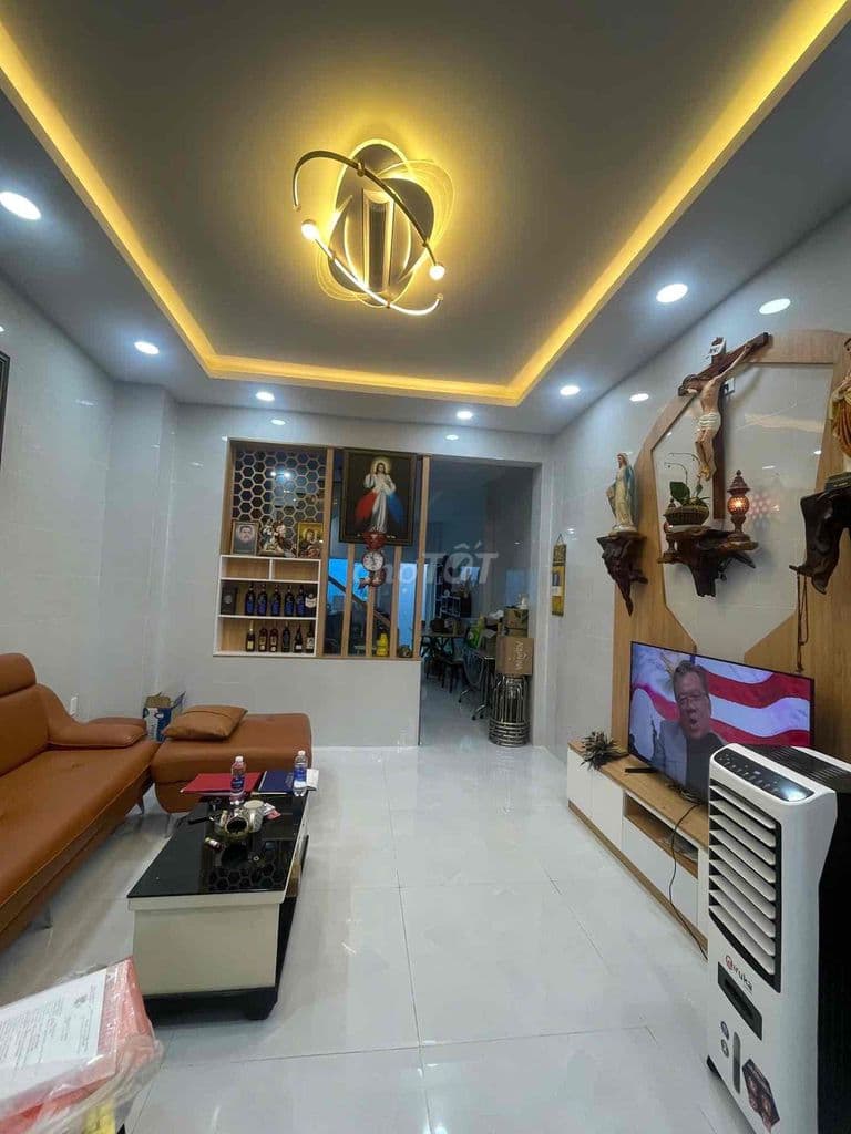 BÁN NHÀ ĐẸP 3 TẦNG HXH CÁCH GÒ VẤP CHỈ 200M - HIẾM - CHỦ CẦN BÁN GẤP - Ảnh 2