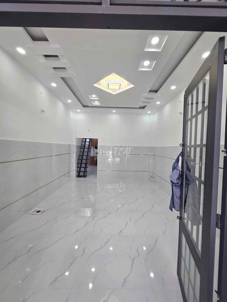NHÀ MỚI 2 TẦNG XE HOI DAU TRONG NHA KHU VUC AN NINH