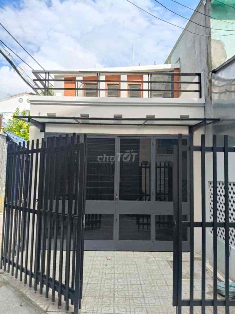 nhà Cấp 4 ngang 4 * 10 _ Có gác _ HXh _ Ngay Ngã tư ga