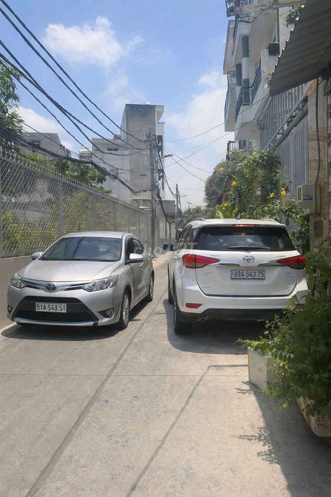 Nhà 3 phòng ngủ 1 lầu đúc sân rộng rãi ở phú thuận Q7.