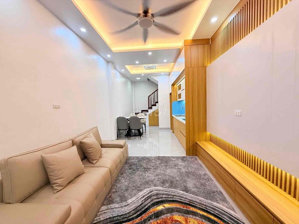 Ngay tại trung tâm ngã tư #Xuân_Thuỷ #CẦU_Giấy sầm uất Chỉ với 10tỷ