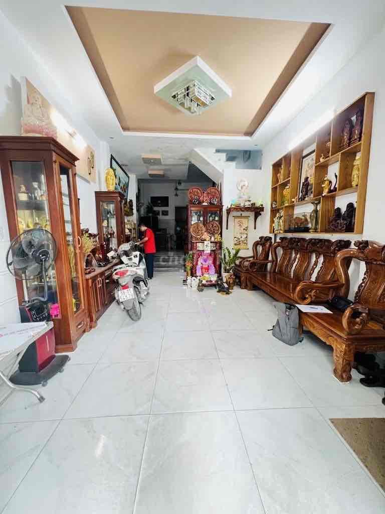 NHÀ ĐẸP 3 TẦNG-DT 4.5Mx12M-NGAY EMART PHAN HUY ÍCH-Ô TÔ NGỦ TRONG NHÀ-