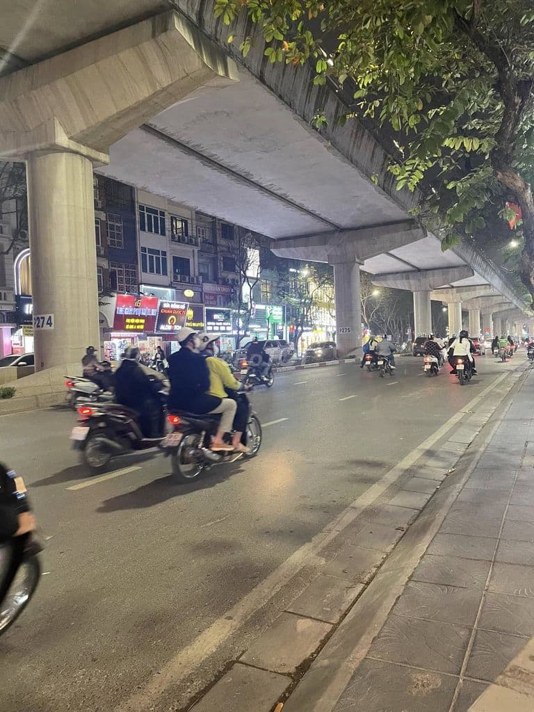 Cần bán nhà Xuân Thủy-Trần Thái Tông gần phố ôtô đỗ cửa 5T 2măt thoáng