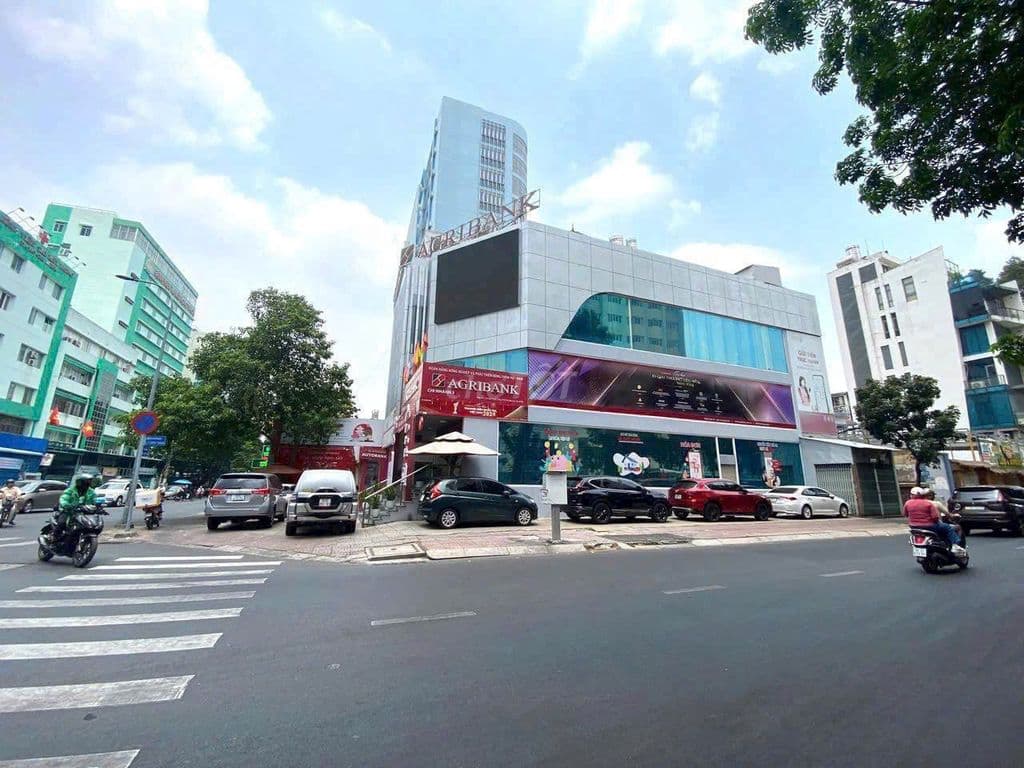 Bán nhà góc 2 mặt tiền Lý Chính Thắng,quận 3