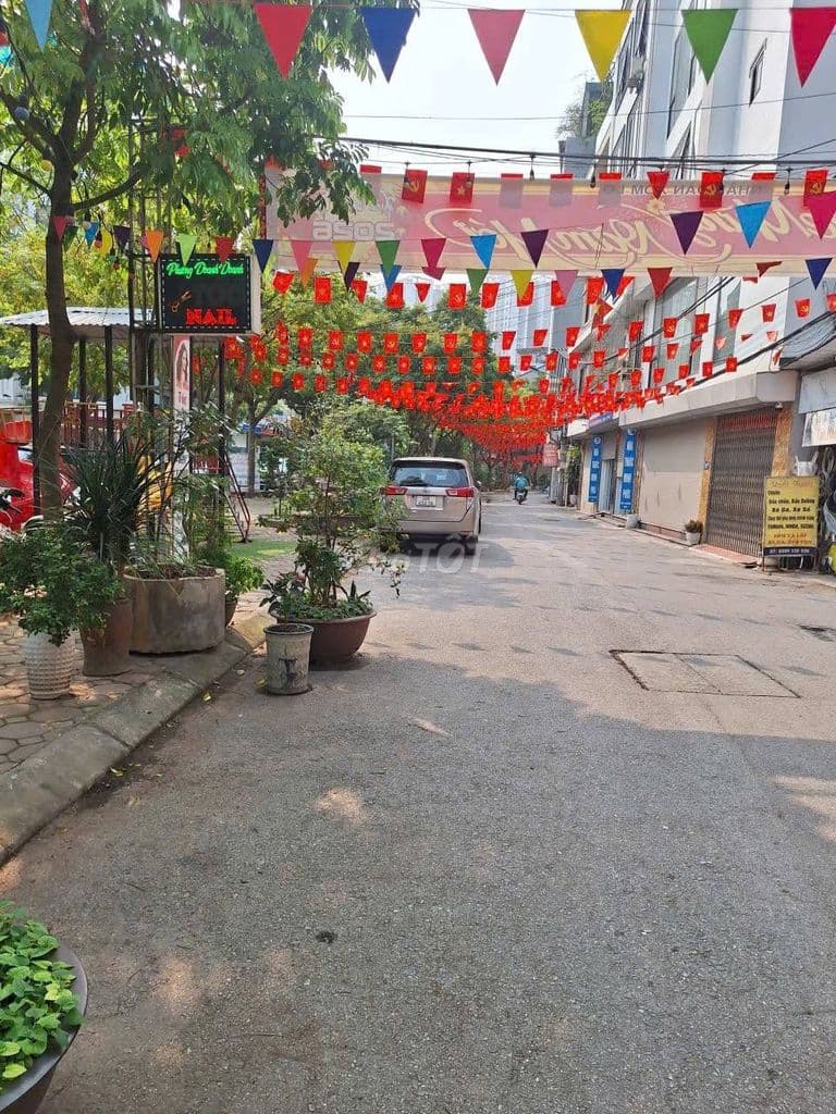 Nhà 4 tầng TT Tứ Hiệp, ngõ thông, ô tô đỗ cửa, sổ vuông đẹp