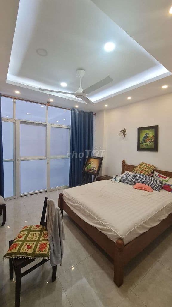 Bán nhà mặt tiền phường 15 - Quận 10